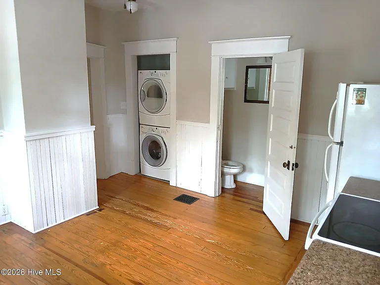 180 N May St — Photo 13