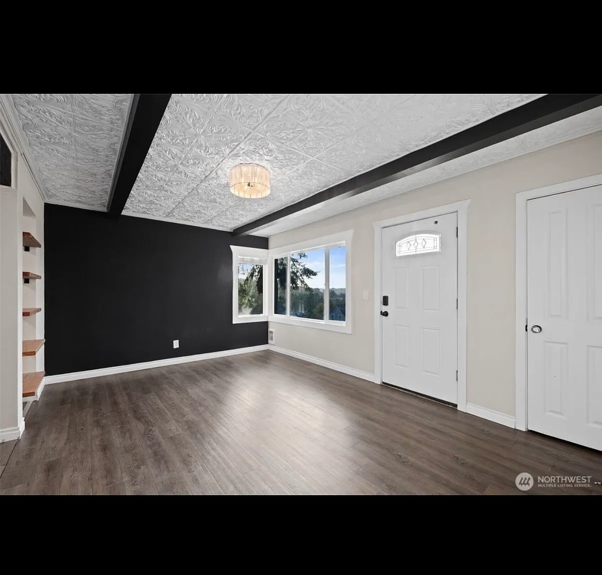 3 bed, 889 sqft, $2,750 — Photo 1