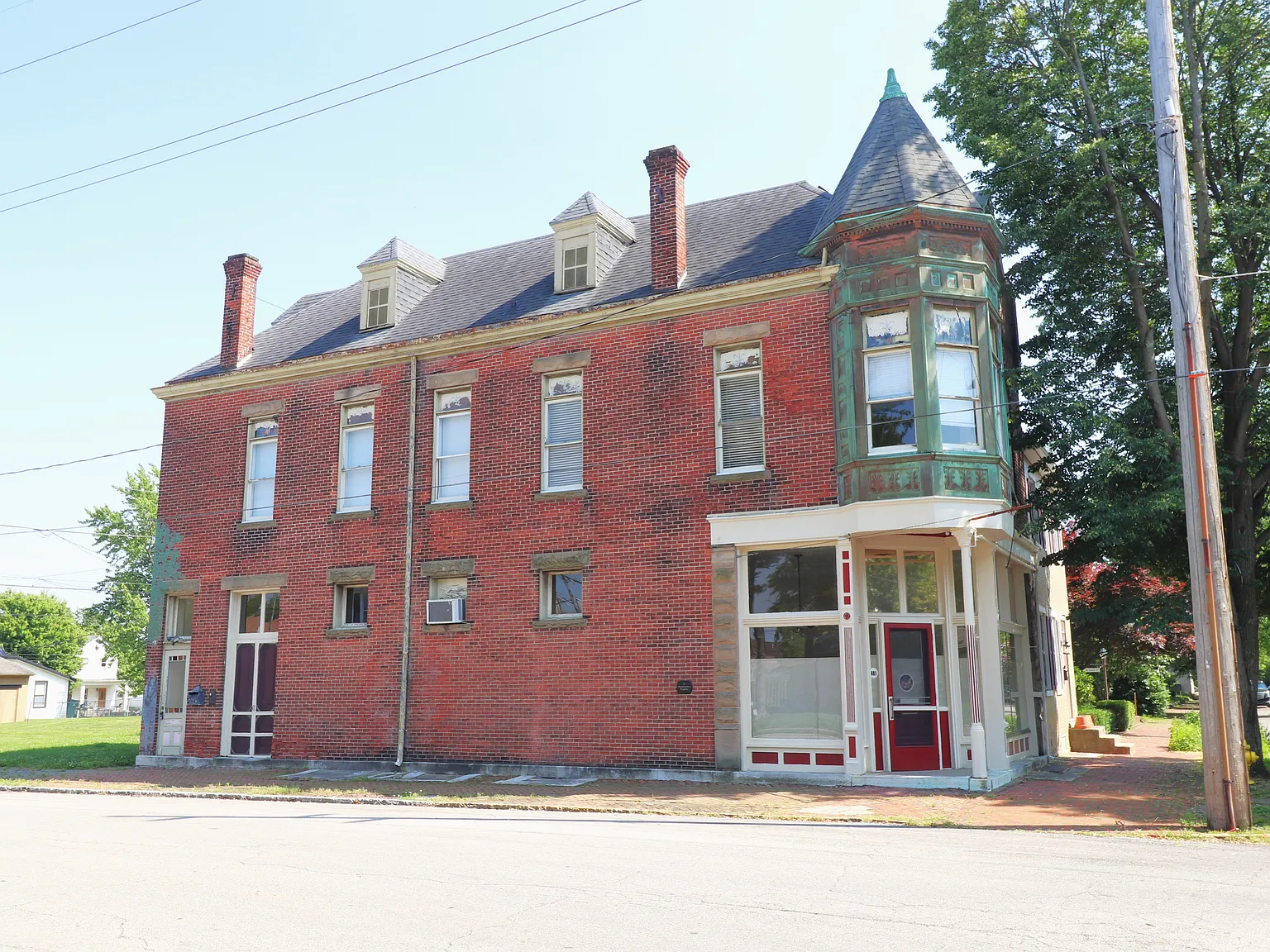 Historic Apartment Building — Photo 1