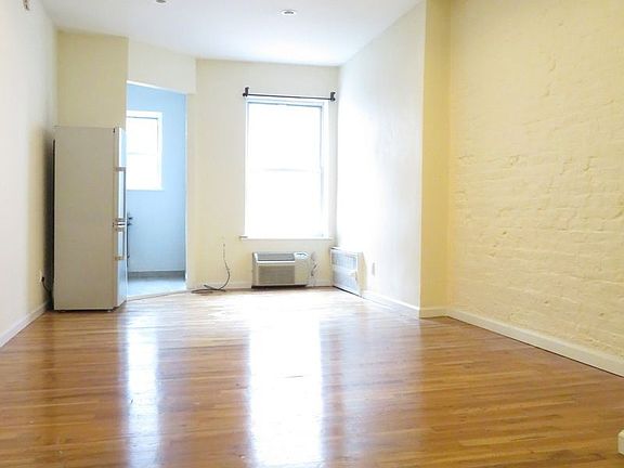 4th image of 1670 3rd Ave #40B