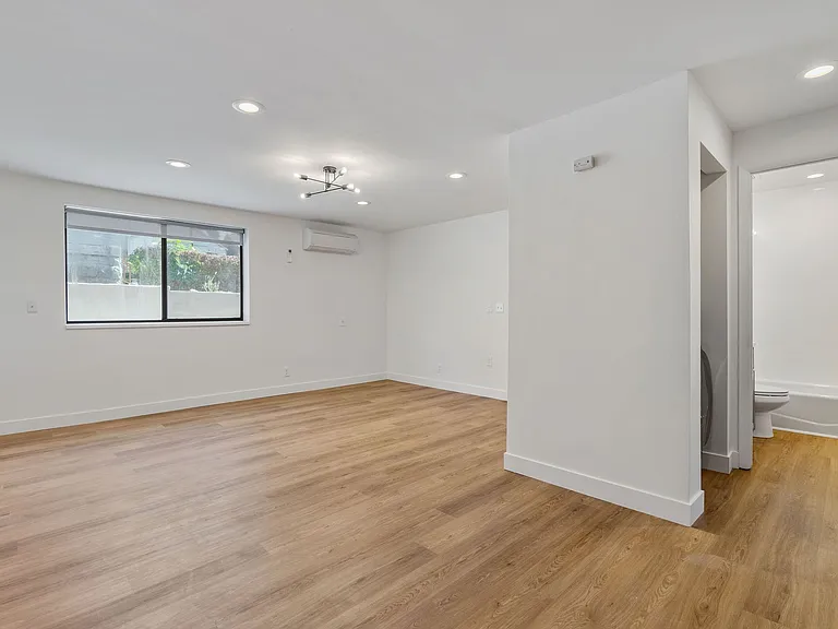 1016 E 900 S — Photo 16