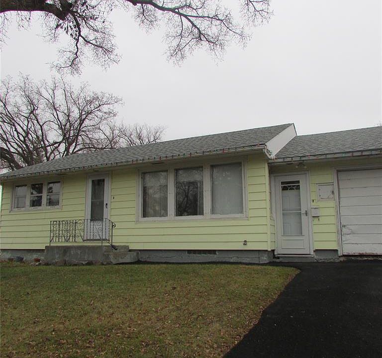 1st image of 2600 Wascana St