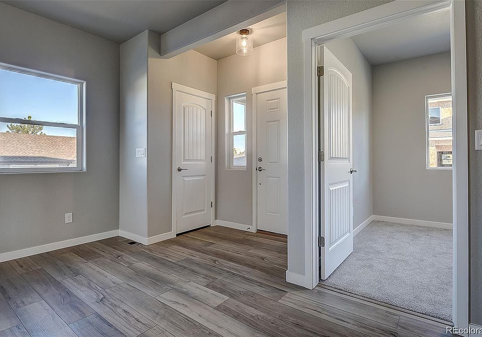 Entry with office left