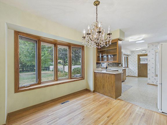 3rd image of 1761 Emerald Dr