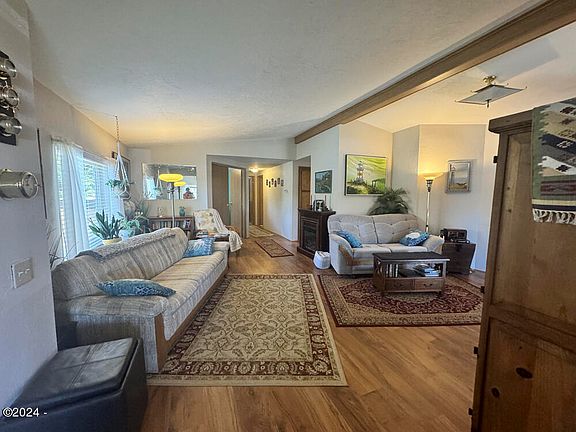 3rd image of 5728 NE Evergreen Dr