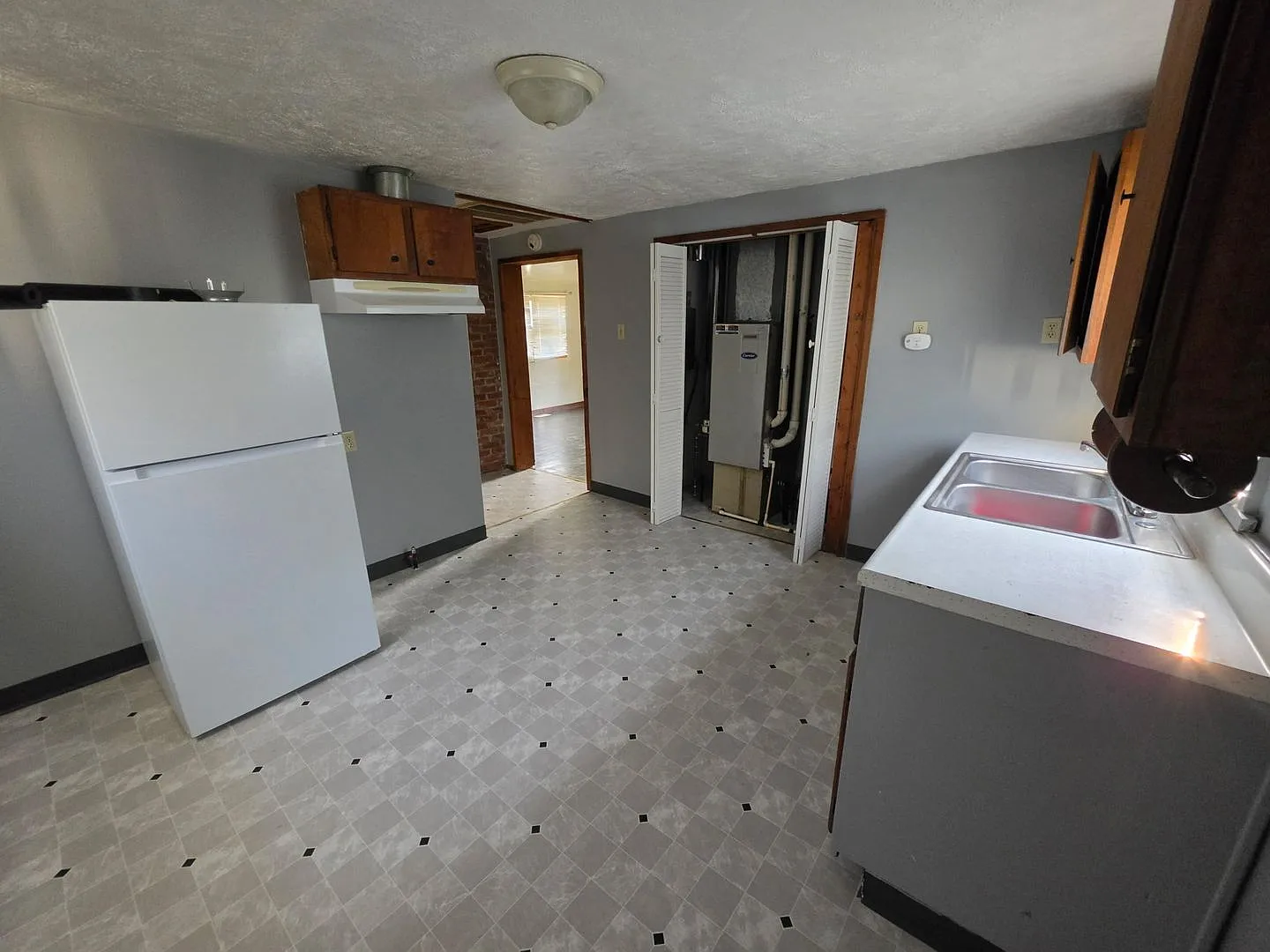 2 bedroom, 1 bath house — Photo 3