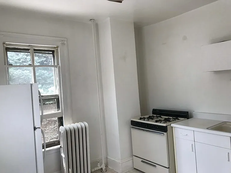 Kitchen oven, sink, refrigerator