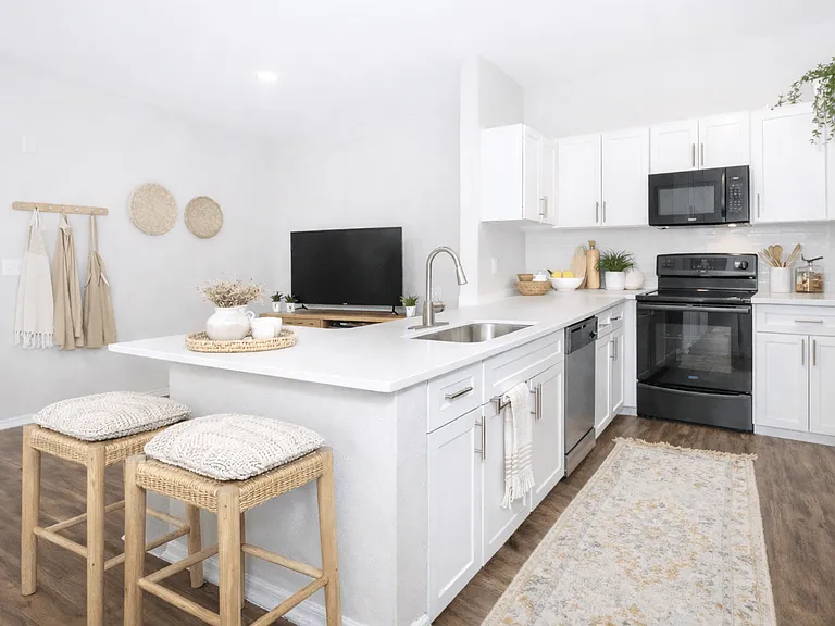 Apex Apartments — Photo 10
