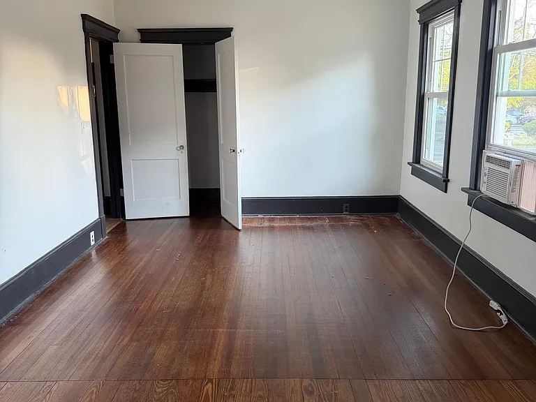 190 James St — Photo 9