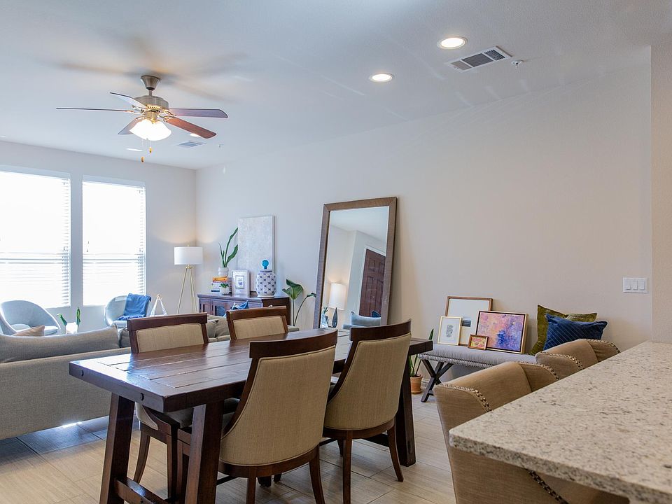 Open floor plan, great for entertaining