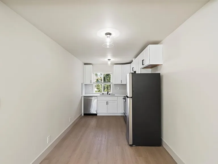 215 W Olive Ave — Photo 9