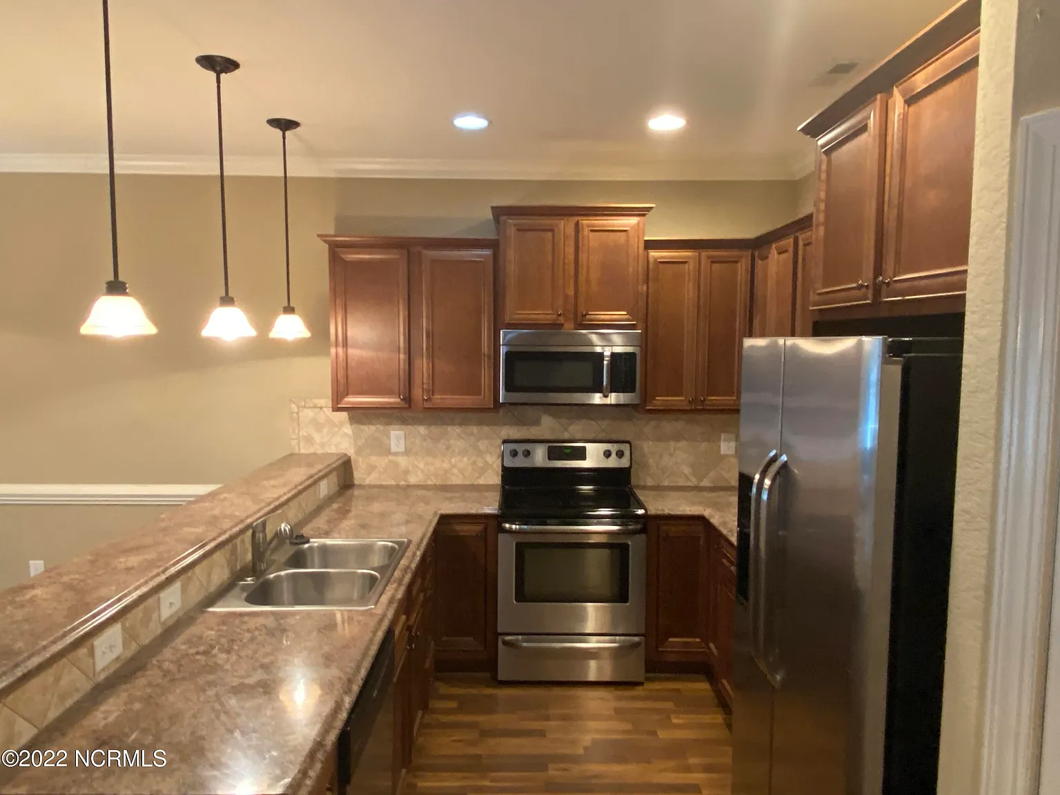 3 bed, 3.0 bath, 1923 sqft, $1,850 — Photo 4
