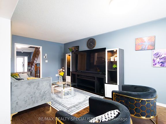5th image of 13 Burnstown Cir