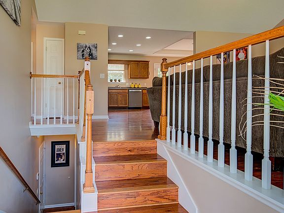 5th image of 5687 Sarah Dr