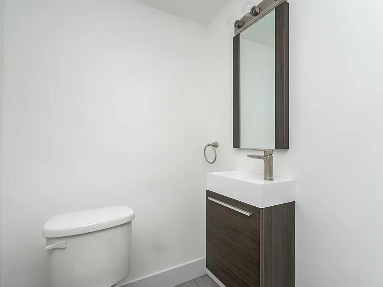 2733 Oakford St — Photo 17