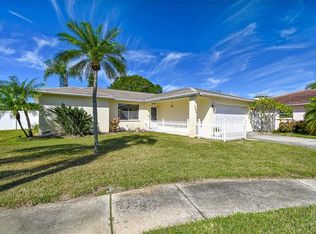 9408 Anne Ct, Seminole, FL 33776