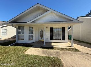 10658 E Bay Tree Dr, Gulfport, MS 39503