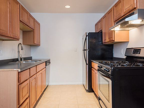 5th image of 943 Agate St