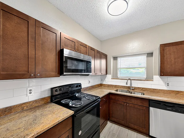 1523A Collin Dr — Photo 8