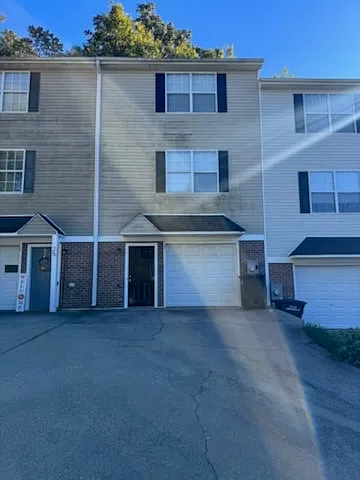 2 bed, 2.5 bath, 1080 sqft, $1,325 — Photo 1