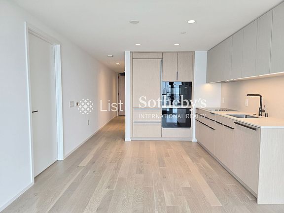 4th image of 333 Ward Ave #3609