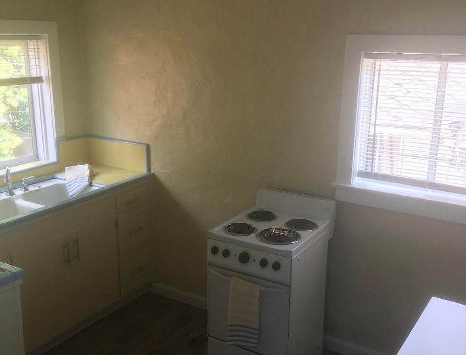 2nd image of 15 E Alder St #0