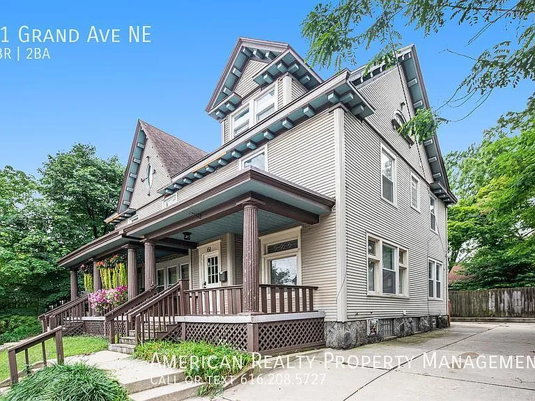 61 Grand Ave NE — Photo 2