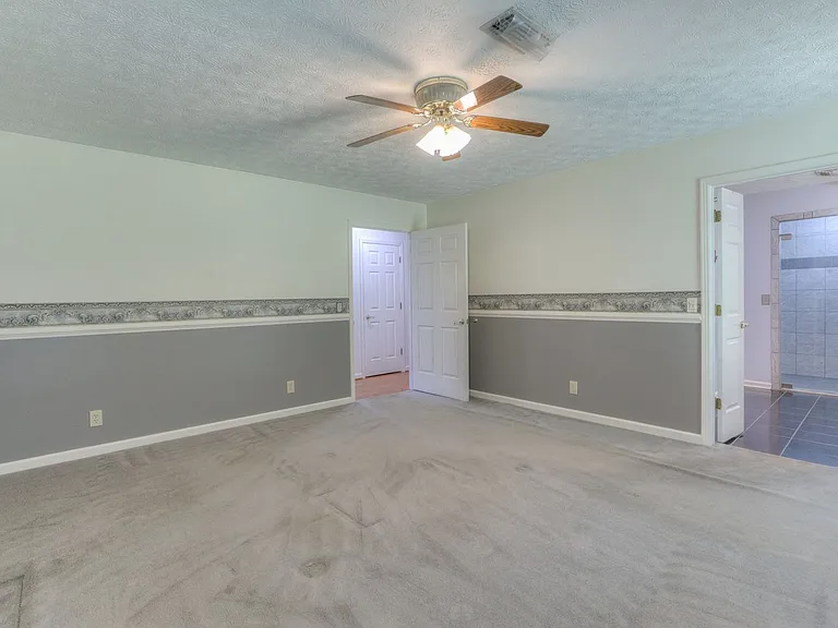 2303 Friendship Dr — Photo 18