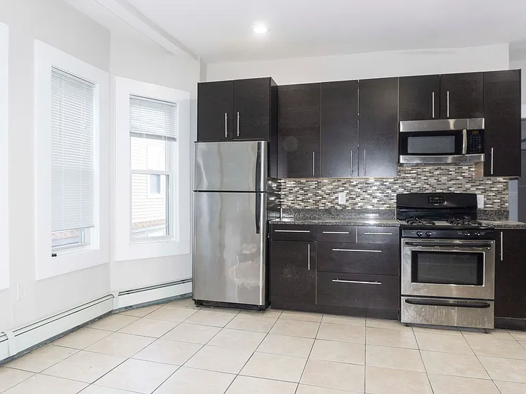 3151 Washington St #R1 — Photo 3