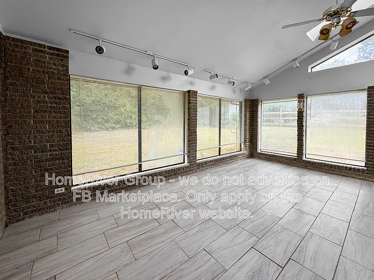 4720 NE 31st St — Photo 4