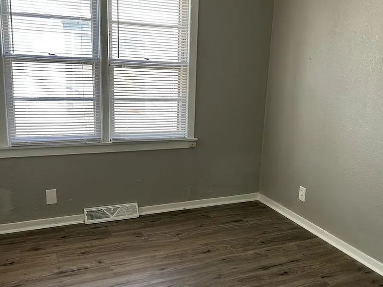 405 W 5th St — Photo 12