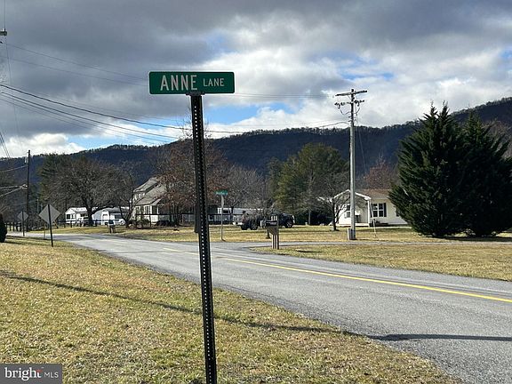 4th image of Anne Ln