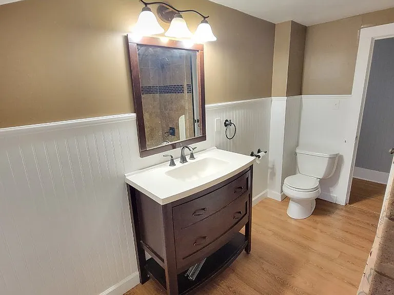 437 E Doty Ave — Photo 22