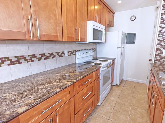 5th image of 829 N Capitol Ave APT 3
