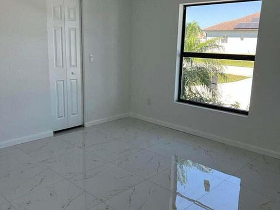 5th image of 932 SW Cleary Terrace