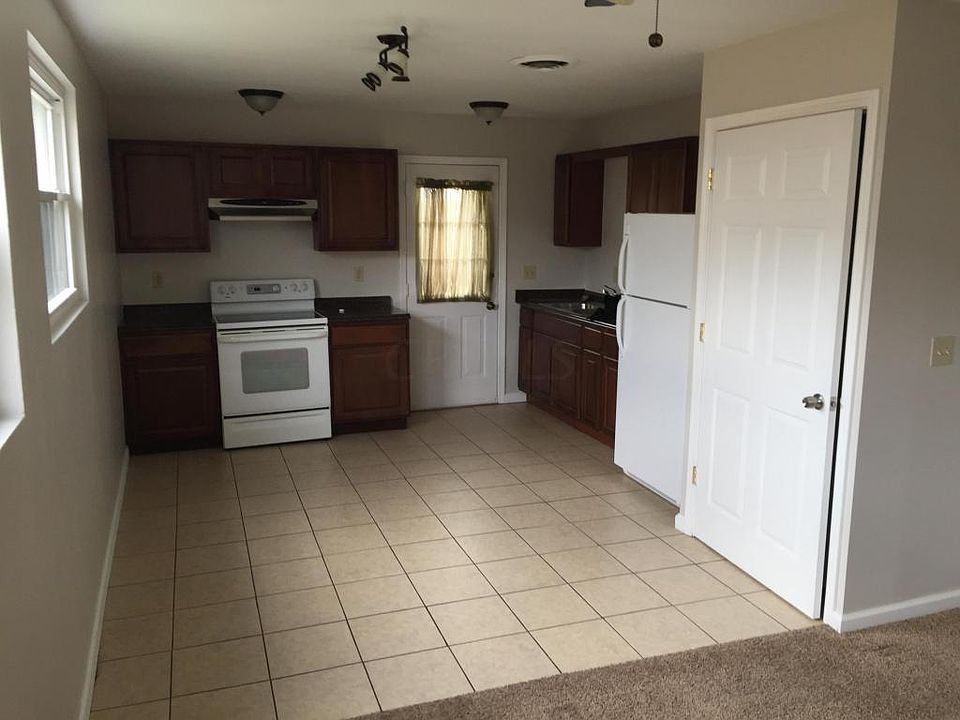 2nd image of 97 E Hocking St
