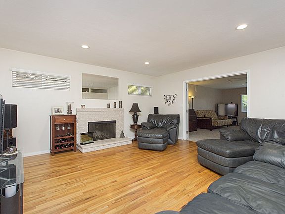 3rd image of 6070 Avenorra Dr