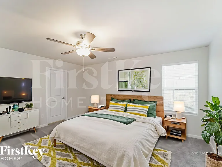 381 Hollingswood Dr — Photo 9