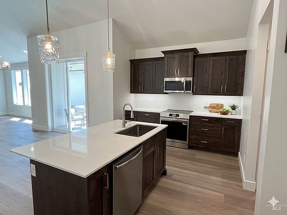 4th image of 300 E Mayfield Springs Blvd