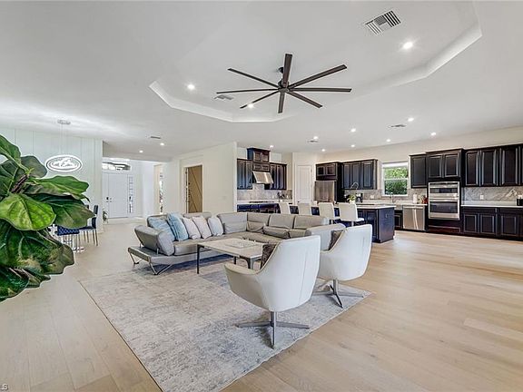 3rd image of 11110 Canal Grande DR