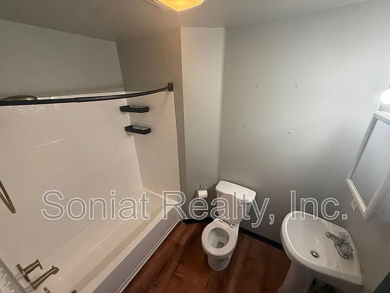 1461 N Robertson St — Photo 14