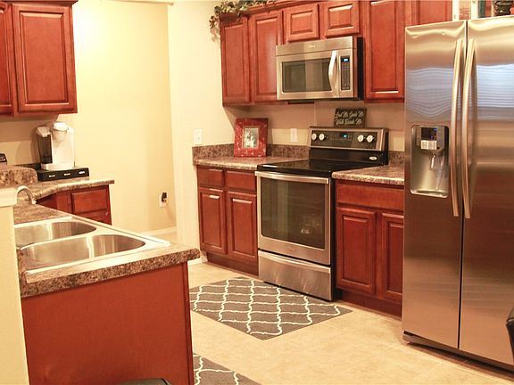 4th image of 604 N Gillian Ave