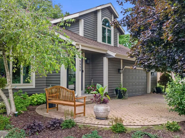 3952 South Victoria CIRCLE, New Berlin, WI 53151