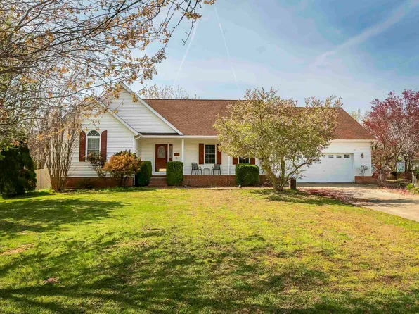 1209 Murraywood Ln, Carterville, IL 62918