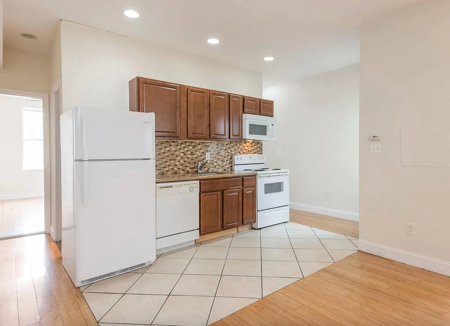 1619 W Diamond St - 1619 W Diamond St, Unit 3 — Photo 1