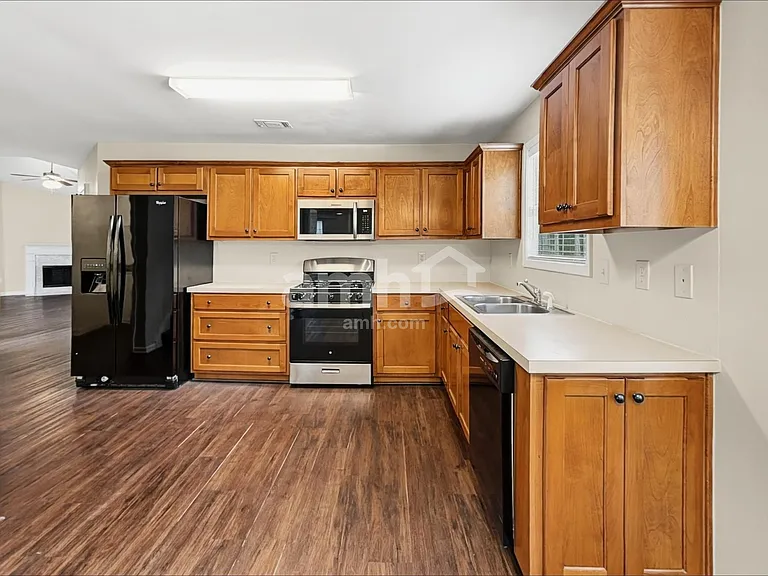 3815 Hawk Tail Dr — Photo 4