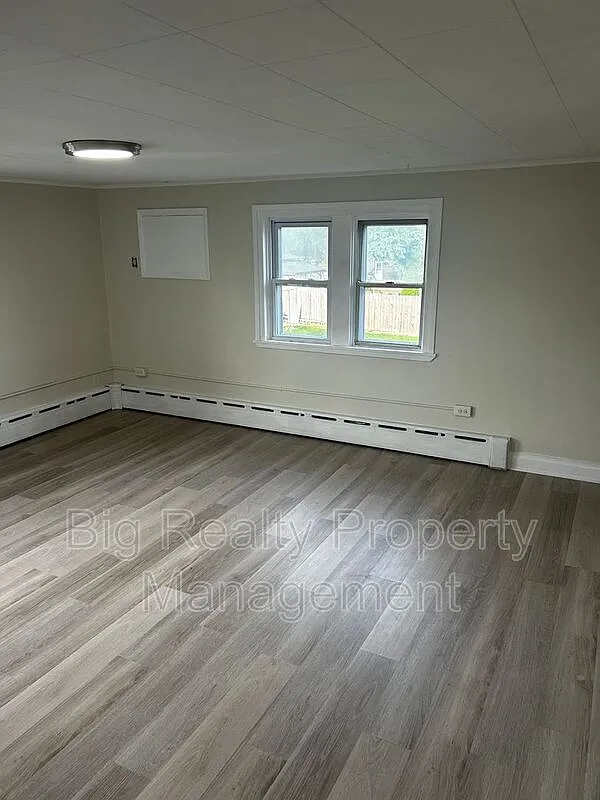 2 bed, 1.0 bath, $1,450 — Photo 2
