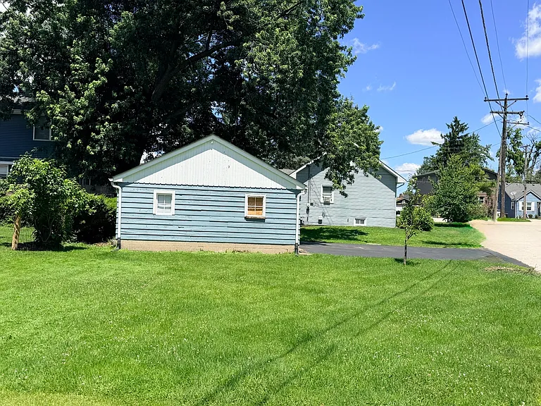 11105 Denny Ave — Photo 25