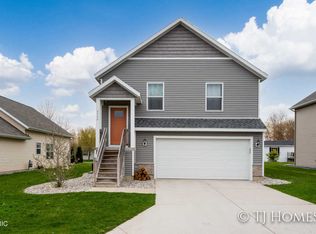 6544 Moss Lake Dr, Hudsonville, MI 49426