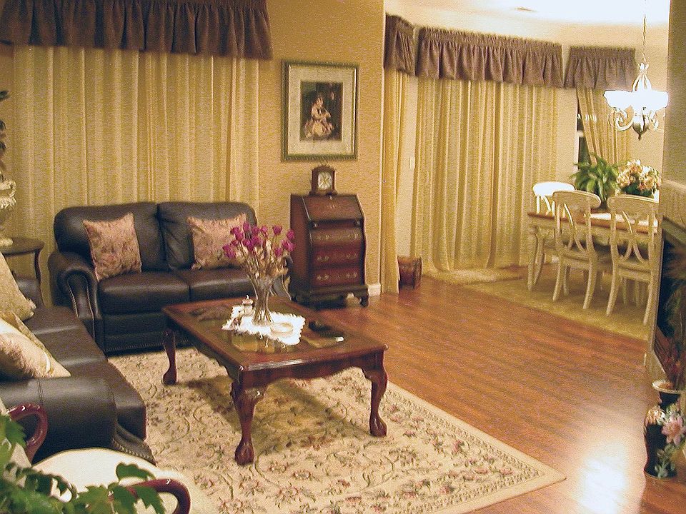 Living / Dining Area